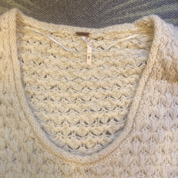 FREE PEOPLE KNIT SWEATER XS ☘️ - Picture 2 of 7